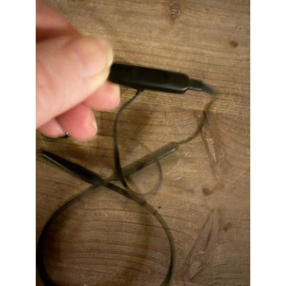 Beats by Dr. Dre BeatsX Wireless Bluetooth In-Ear Headphones Black with Case‎ - Picture 3 of 5